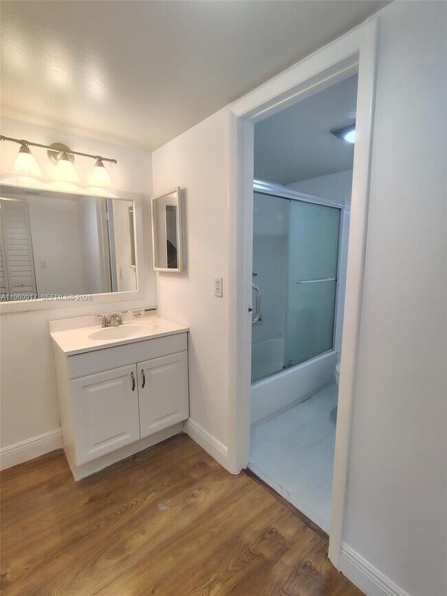 Building Photo - 20400 W Country Club Dr