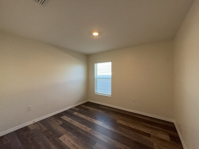 Building Photo - 822 18th Ave SE