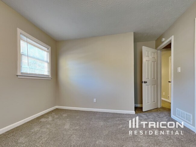 Building Photo - 2236 Windsor Dr SW