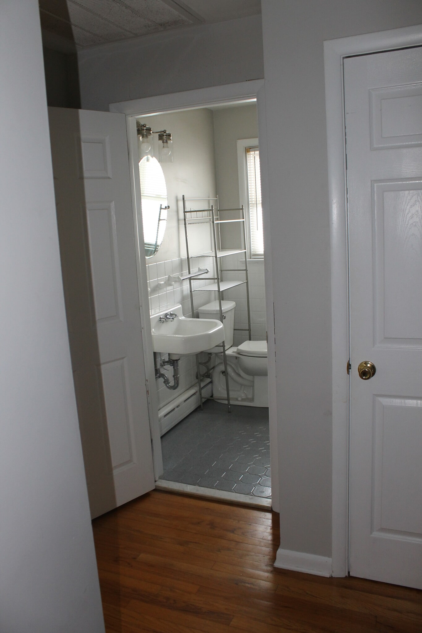 Building Photo - 121 S Main St