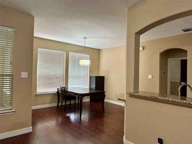 Building Photo - 5319 Lindenchase