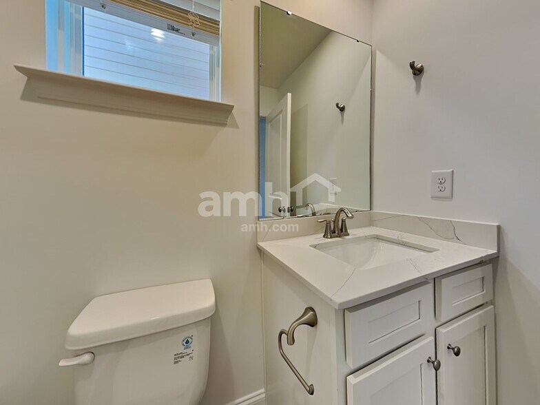 Building Photo - 5500 Front St