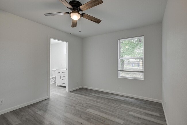 Building Photo - 2123 S Porter Ave