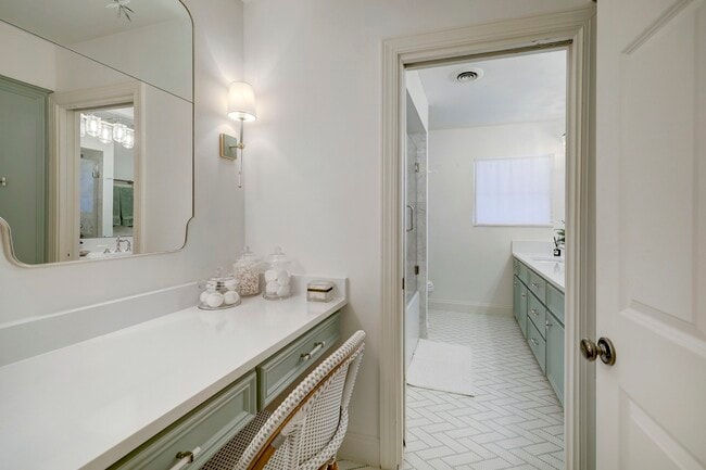 Building Photo - 6159 Doliver Dr