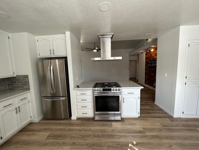 Building Photo - 3 Bedroom 2 Bathroom in NW Visalia
