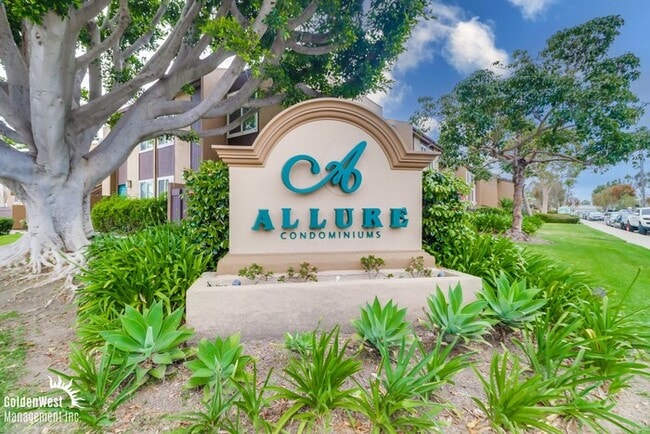Building Photo - Charming 1Bdm 1Ba Condo in the Heart of Sa...