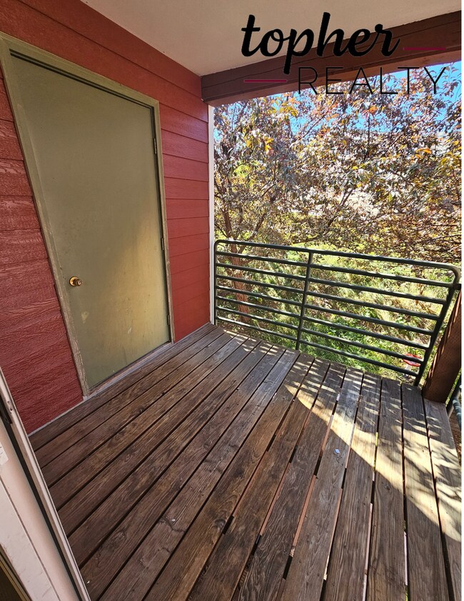 Building Photo - 2529 Ferndale Ln