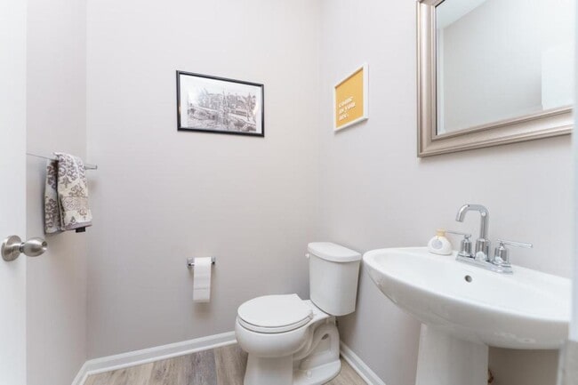 Building Photo - 645 Jenny Wy