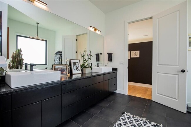Building Photo - 4205 S Watercrest Dr