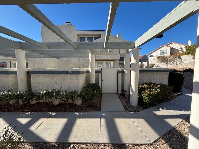 Building Photo - Beautiful2Bed/2Bath Townhome-Private end u...