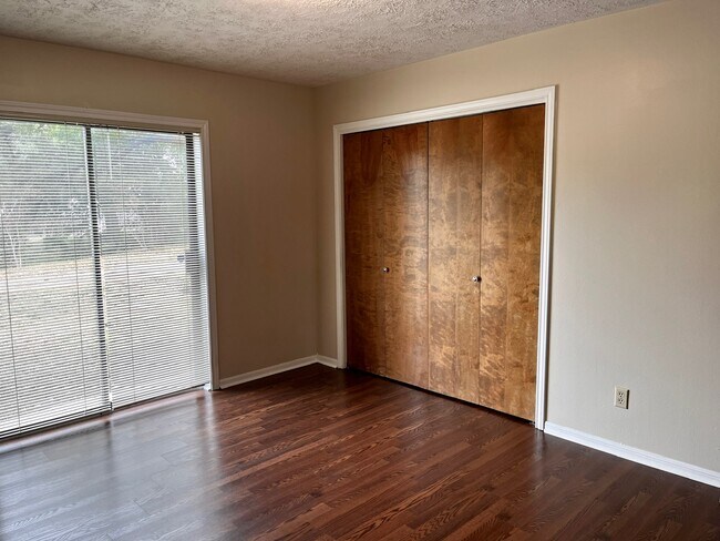 Building Photo - 2600 Arbor Dr