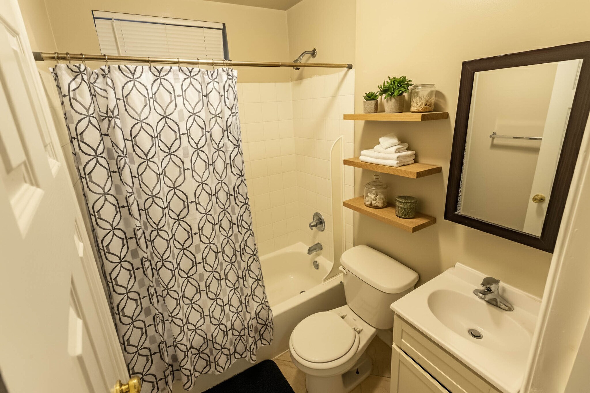 Building Photo - 4016 Spruce St