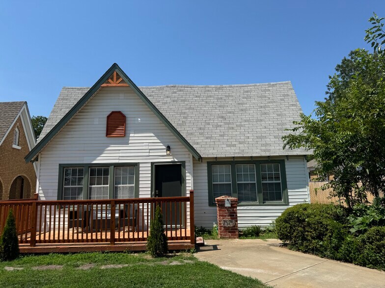 Primary Photo - 2525 NW 11th St