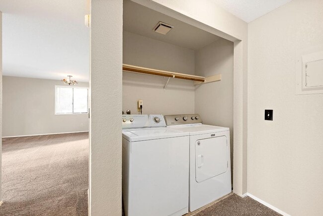 Building Photo - Light & Airy 2-Bedroom Tumwater Apartment with Pool, Covered Parking & Full-Size W/D