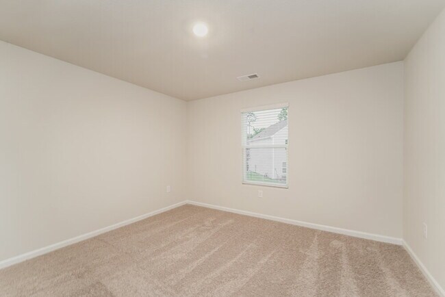 Building Photo - 8050 Moose Crk Dr