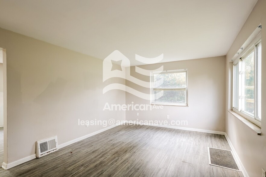 Building Photo - 3464 Robinet Dr