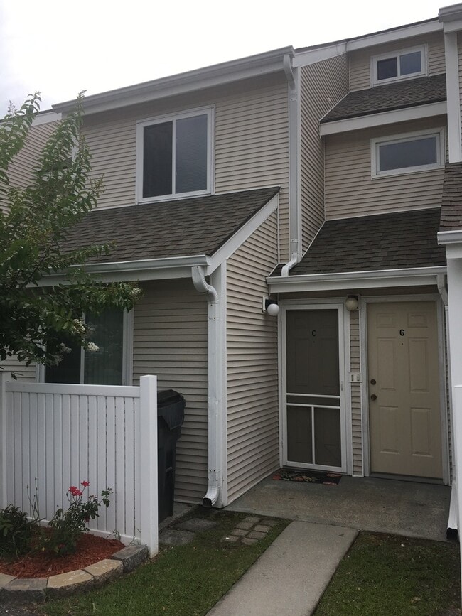 Building Photo - Villas on the Green