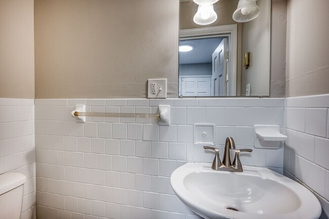 Building Photo - Beautiful Hopewell Move In Ready Home!