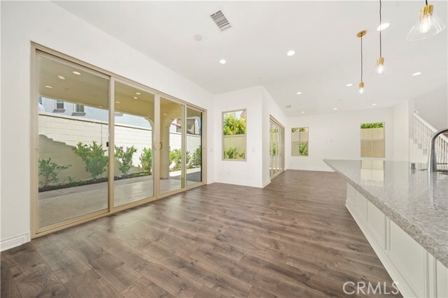 Building Photo - 107 Cordial