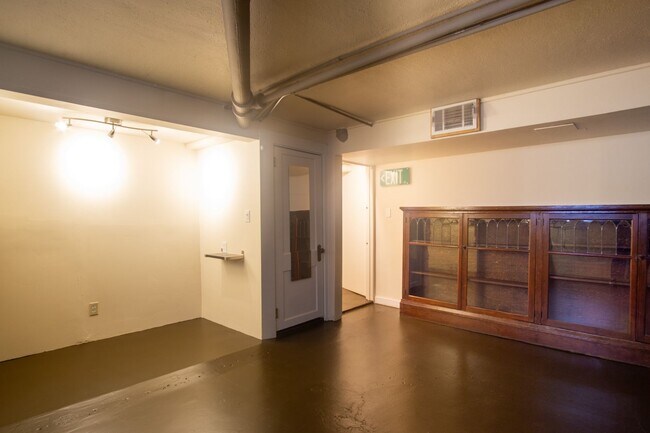 Building Photo - Amazing Find! Spacious Daylight Basement Studio with Loads of Character!