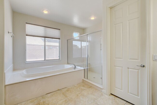 Building Photo - Single Family Home on 20k SQFT Lot in Gated Community