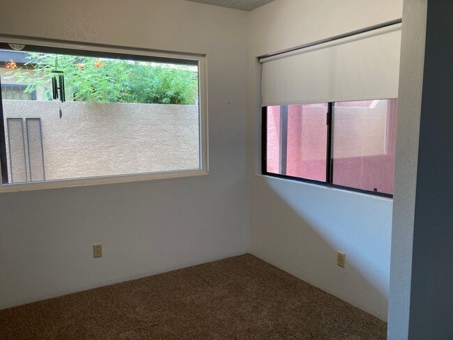 Building Photo - Northwest Townhouse