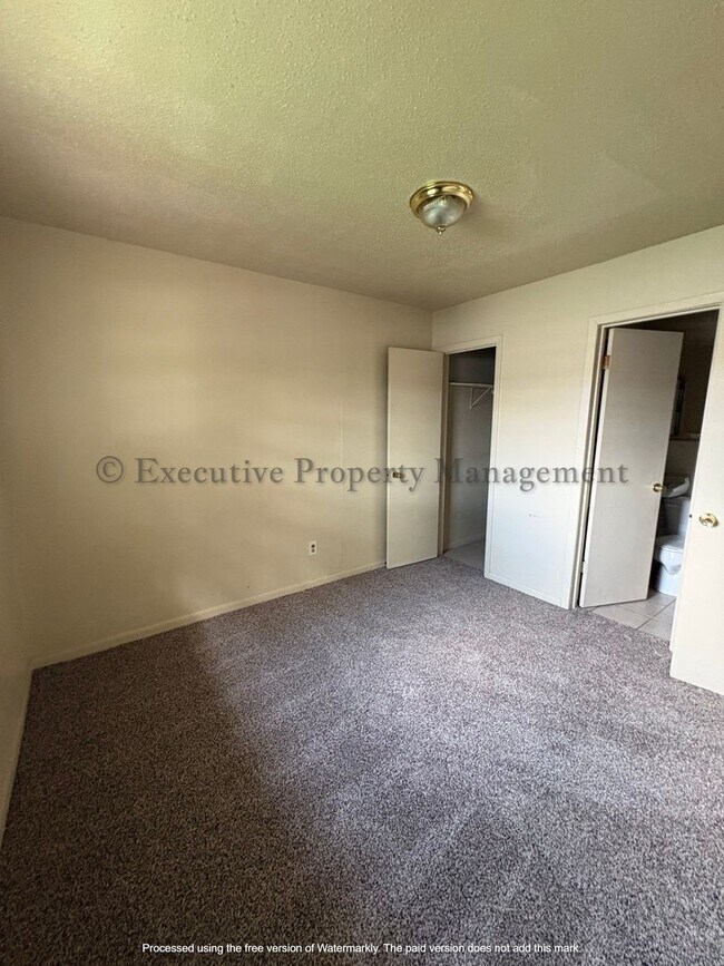 Building Photo - 410 Sunset Ln