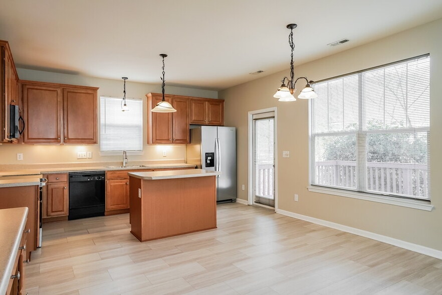 Building Photo - 360 Stobhill Ln