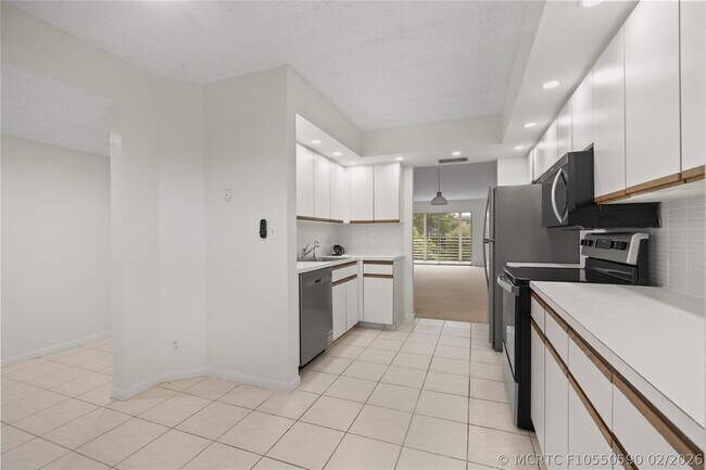 Building Photo - 1801 Eleuthera Point