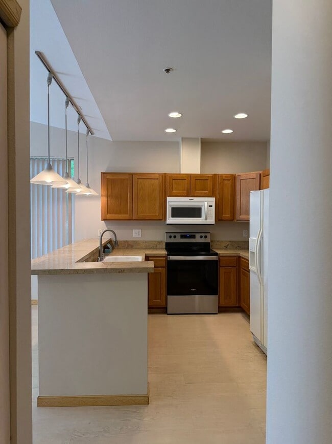 Building Photo - Spacious Mukilteo Nantucket Home Backing to a Peaceful Greenbelt