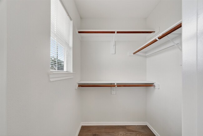 Building Photo - 16623 Newglen Ln