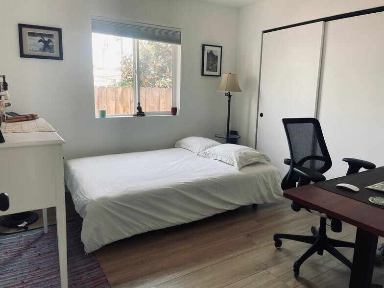 Building Photo - 5323 Templeton St