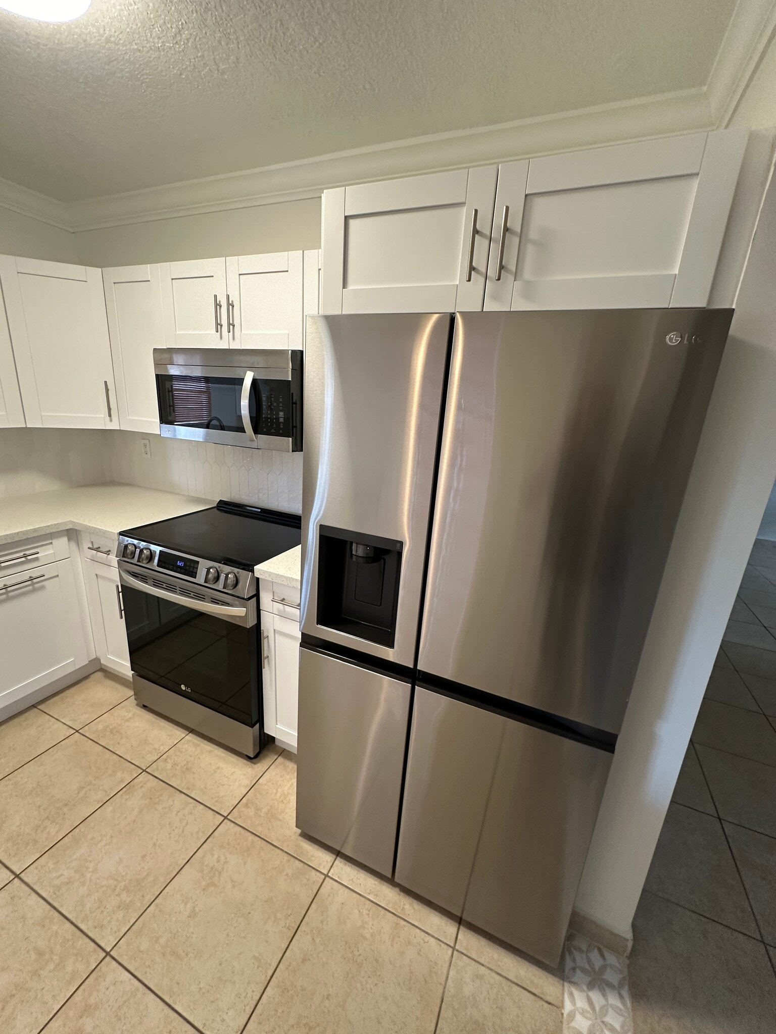 New appliances - 403 SW 78th Pl