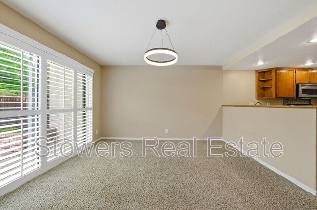 Building Photo - 350 Bellflower Dr