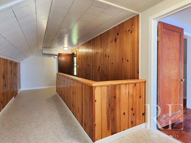Building Photo - Charming Farmhouse in Town — Hobby Ready &...