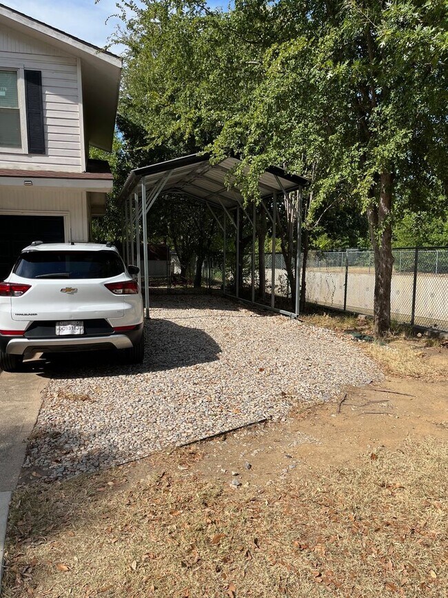 Building Photo - 830 Blackburn St