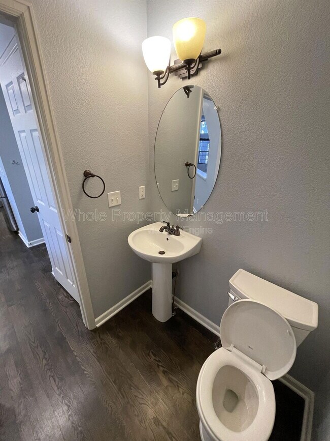 Building Photo - 2737 W Greens Dr