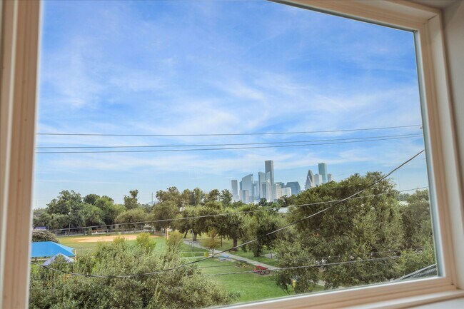 Building Photo - 903 Quitman St