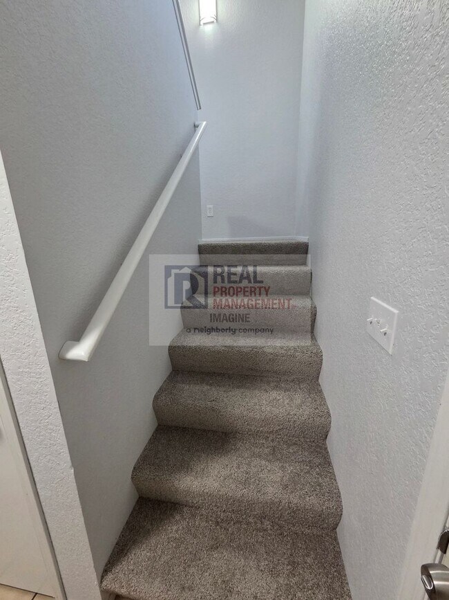 Building Photo - Check Out This Completely Remolded 3 Bedroom, 2.5 Bath Townhome!