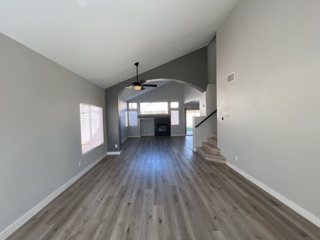 Building Photo - Beautiful modern 2 story home located in N...