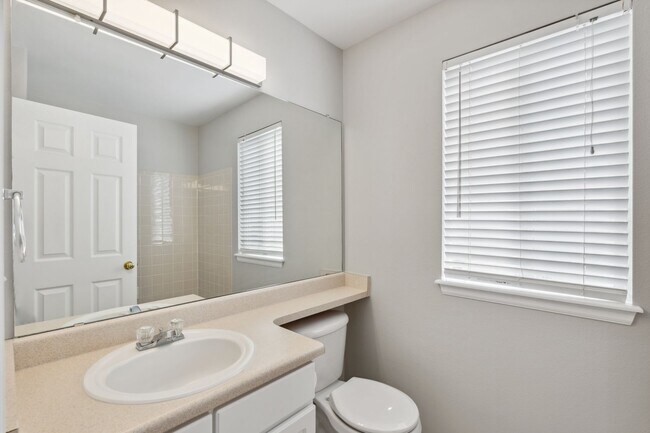 Building Photo - Fantastic 4 Bed with Office in The Farm