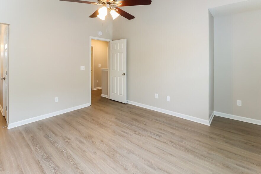 Building Photo - 120 Lossie Ln