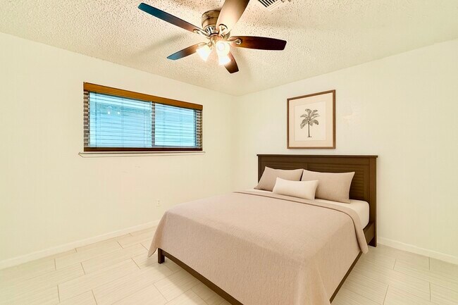 Building Photo - 11135 Bellspring Dr