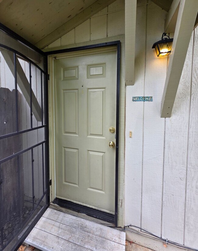Building Photo - 2576 Sabre Ct