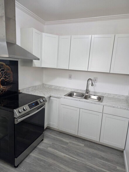 Building Photo - 1844 Line Ave