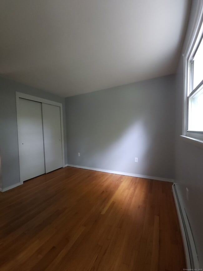 Building Photo - 14 Lownds Dr