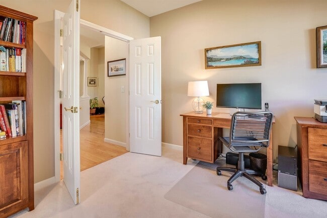 Building Photo - 7 Glen Ct