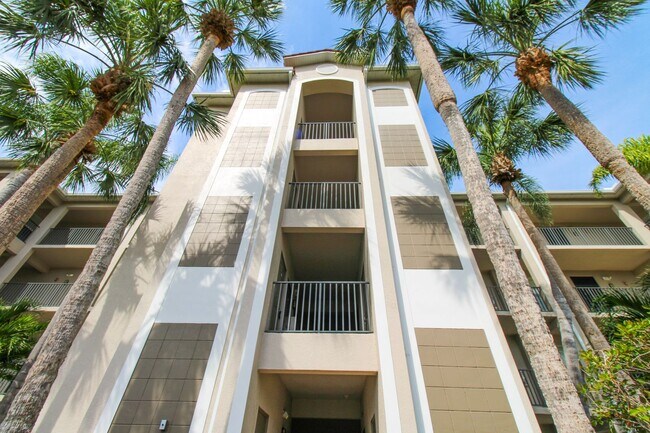 Building Photo - CALLING ALL GOLF ENTHUSIASTS ** STUNNING 2...