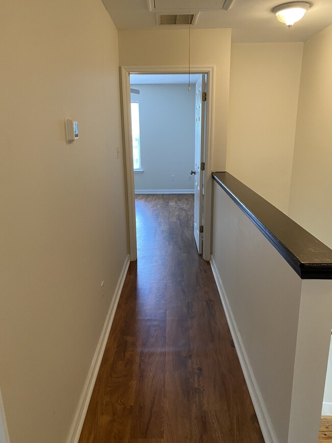 Building Photo - 97 Bass St