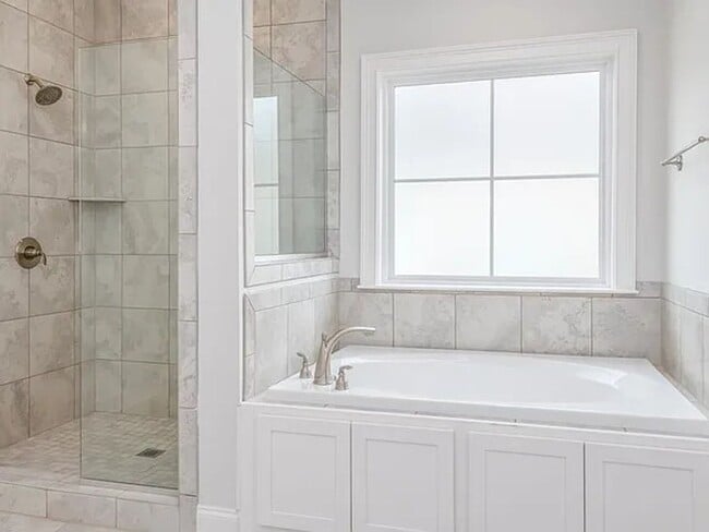Building Photo - Beautiful 4 Bed, 2 Bath Home In Hidden Lakes!